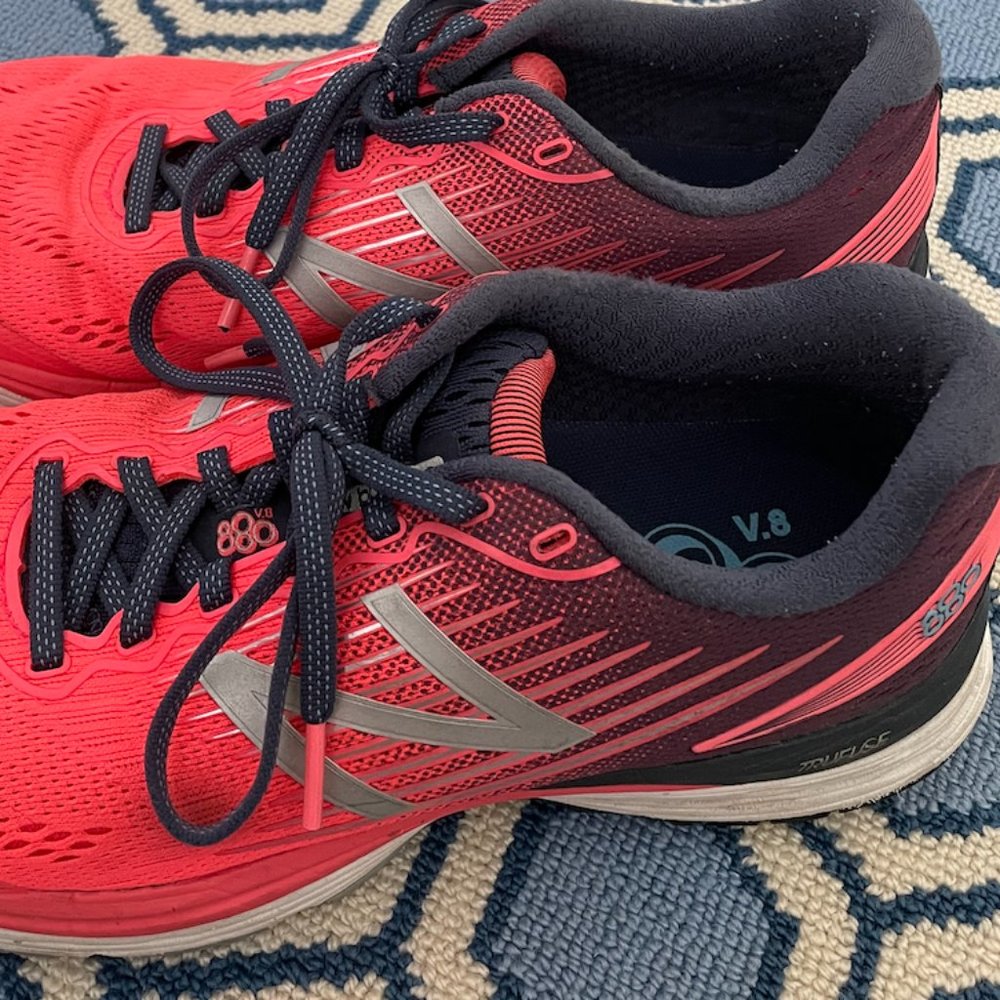 New Balance Women's V8 880 Running Shoes Size 9.5